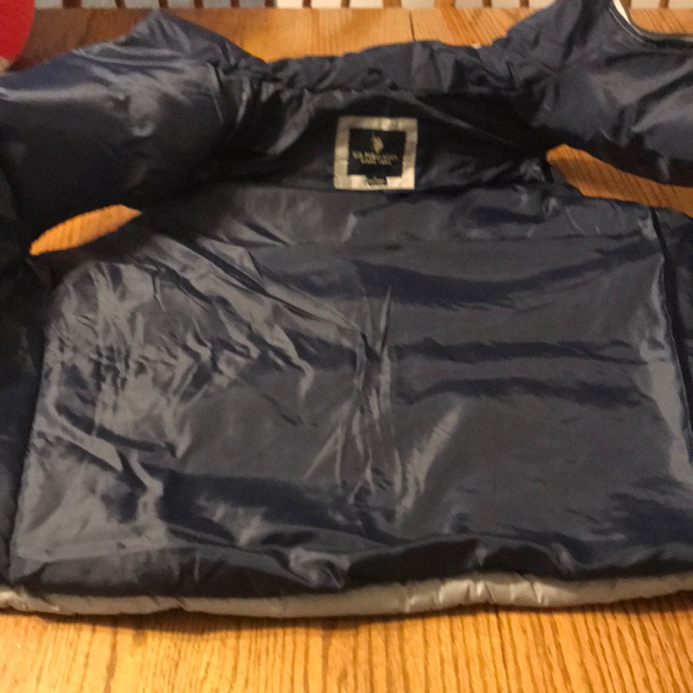 Vest - Picture 7 of 9